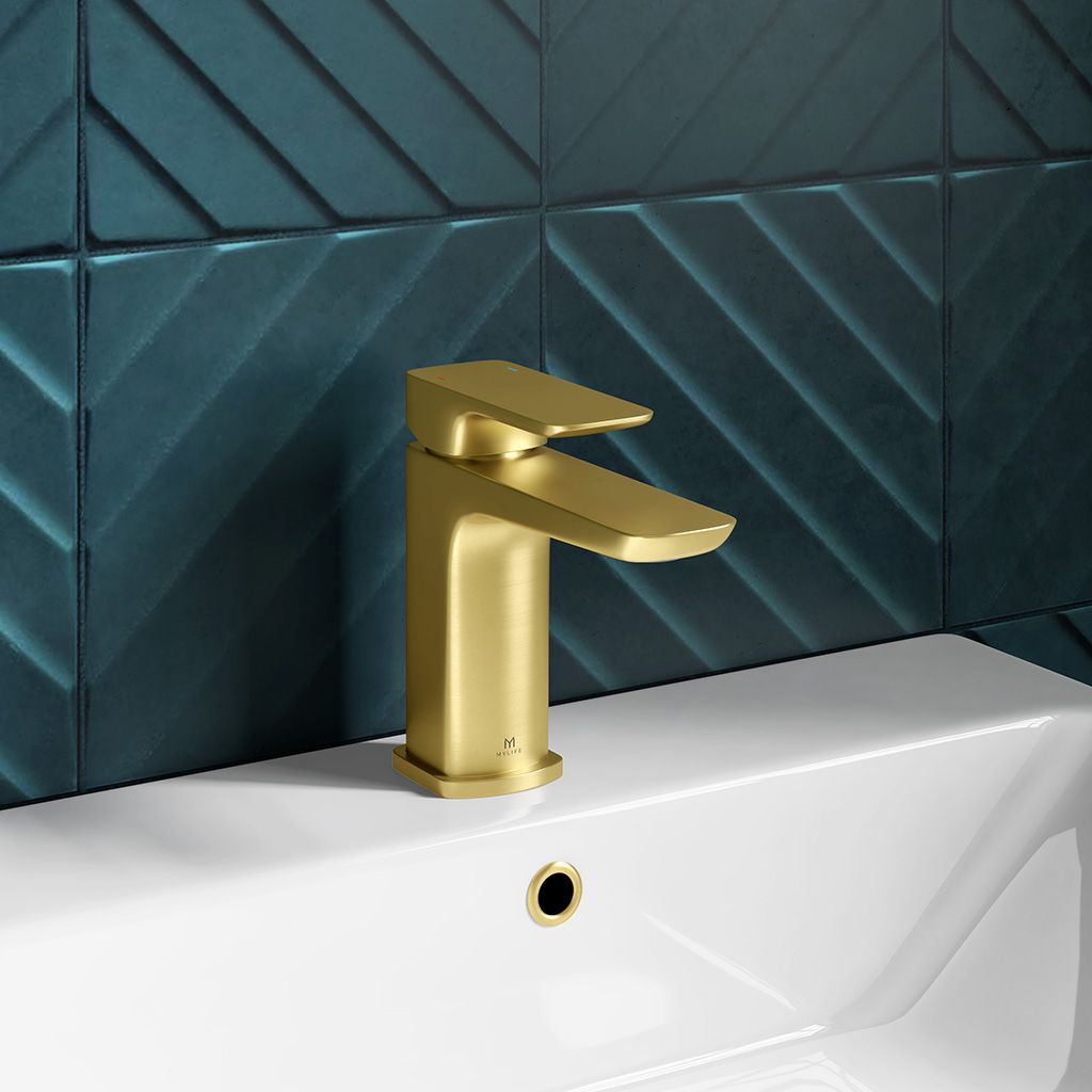 brass bathroom tap 